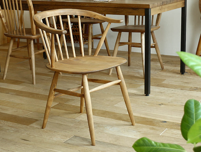 お部屋を温かみのある空間に♪木製のダイニングチェアをご紹介