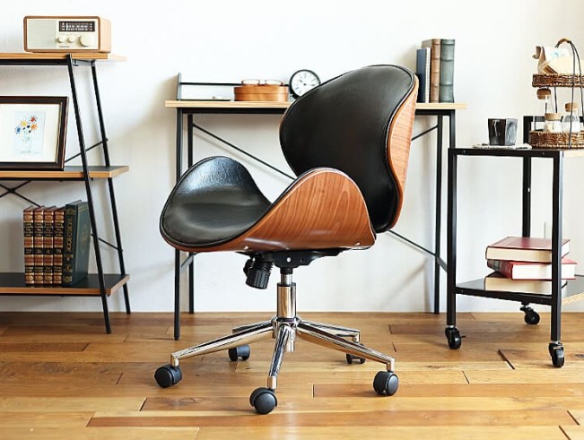 お家時間は自分好みにリラックス！カフェ風インテリア向けデスクチェアをご紹介♪